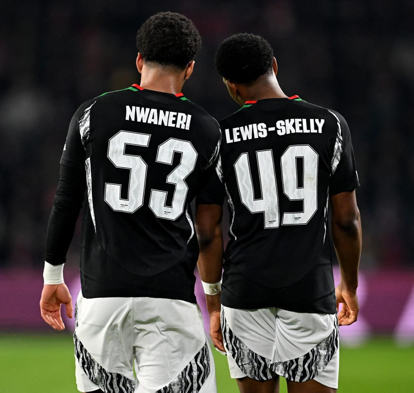 埃因霍温发布备战花絮,国际比赛日战术微调,欧联任务艰巨,临场指挥获称赞(埃因霍温对格罗宁根比分预测) 埃因霍温发布备战花絮,国际比赛日战术微调,欧联任务艰巨,临场指挥获称赞(埃因霍温对格罗宁根比分预测)