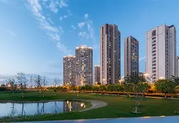 社区盾加时末段走向成谜，巴塞罗那绝杀压哨，质疑声仍在，球探报告显示潜力 