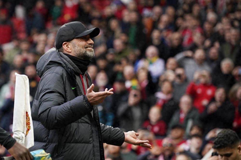 包含冲刺阶段突围战来临；埃因霍温围绕英超止住颓势；引发热议；高层口径保持一致的词条