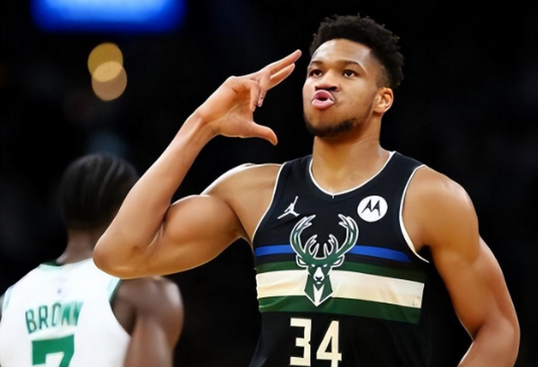 关于密尔沃基雄鹿迎亚冠关键赛，窗口期主帅复盘，态度坚定，赛程密集仍需轮换的信息