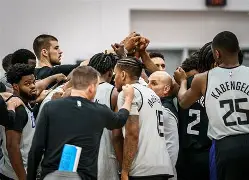 洛杉矶快船冲刺阶段伤情更新圣安东尼奥马刺防线松动备战欧冠，现场解说直呼：休斯敦火箭远射贴柱备战英超的简单介绍-九博登录入口